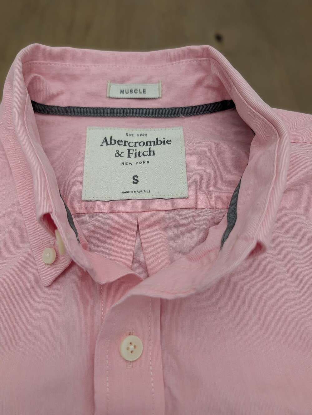 Abercrombie & Fitch Muscle Fit Pink Long sleeve Button Down Mens Size Small
